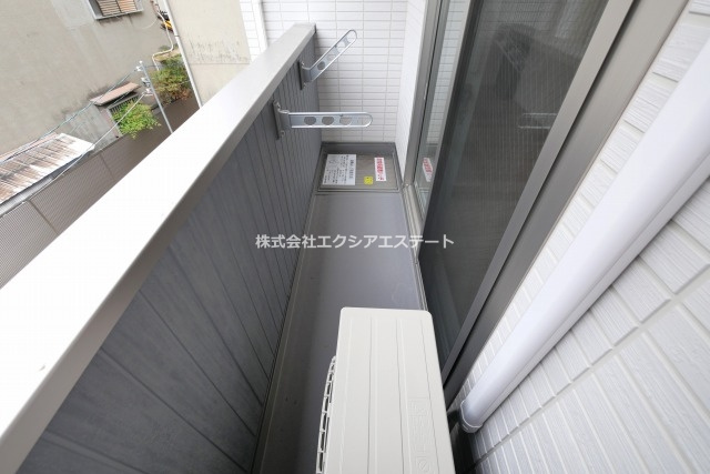 ルシェーナ西田辺のバルコニー