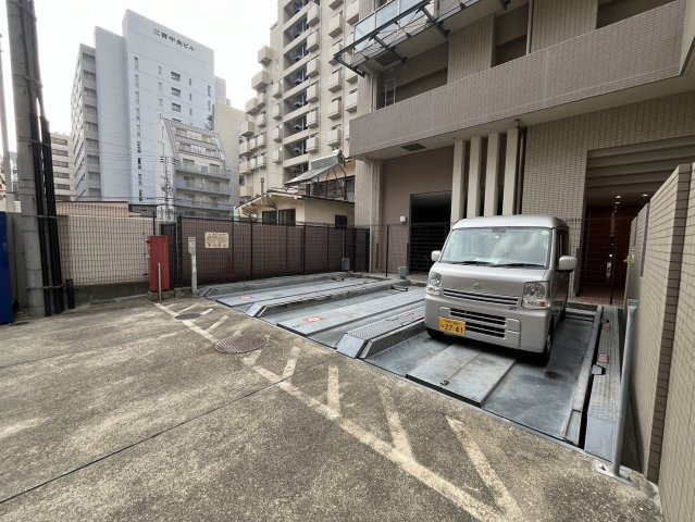 フロイデの駐車場