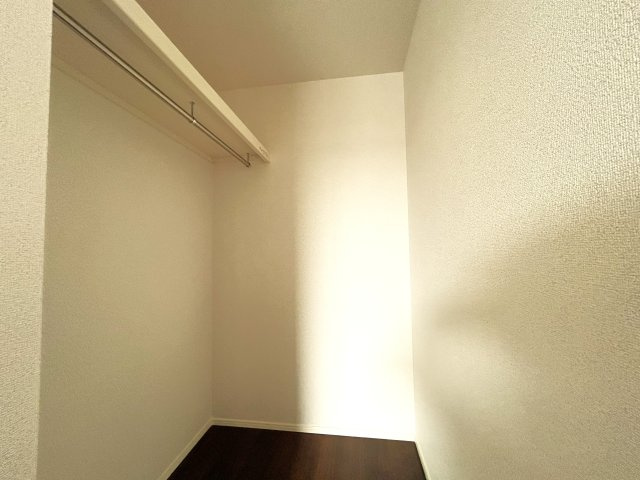 豊川市堺町２丁目の新築一戸建の収納|大きな荷物も収納可能なウォークインクローゼット付き♪季節ごとの入れ替え不要な嬉しい設備になっています！