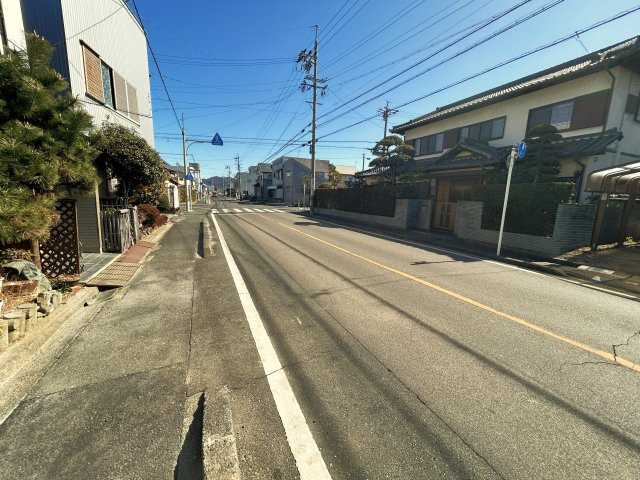 豊橋市池見町の新築一戸建の前面道路含む現地写真
