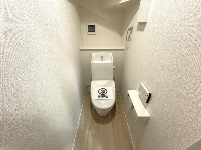 豊橋市松井町字松井の新築一戸建のトイレ|温水洗浄便座は寒い冬もヒヤリとする事なく快適にご使用いただけます！