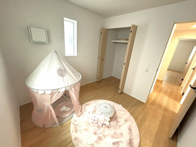 豊橋市下地町字門の新築一戸建の子供部屋|お子様の成長に合わせて変化できるよう、
使いやすくシンプルに仕上げてあります。