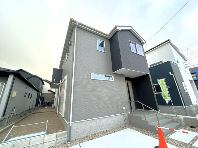 豊橋市下地町字門の新築一戸建の外観|広々とした駐車スペースを確保！
並例2台駐車可能！
