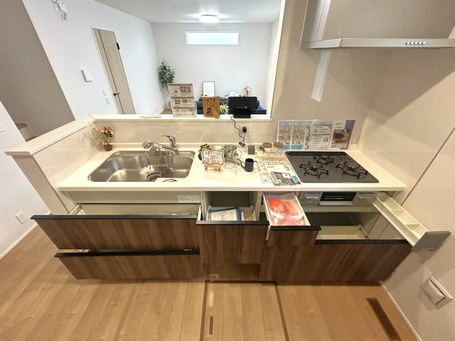 豊橋市下地町字門の新築一戸建のキッチン|欠かせない食洗機！
お皿洗いの時間をグッと短縮し、家族時間をしっかり確保してくれます！