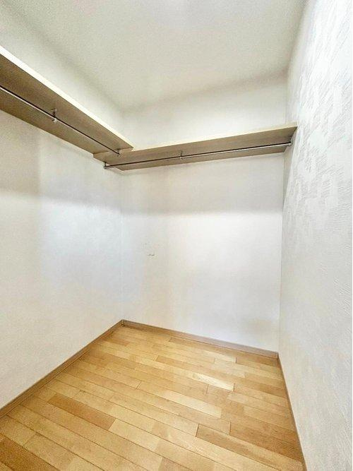 豊橋市大岩町　一戸建ての収納|お洋服を大切にされる方に大変喜ばれる、憧れのウォークインクローゼット。
お洋服以外にも掃除機やスーツケースなどを一箇所に集約できます！