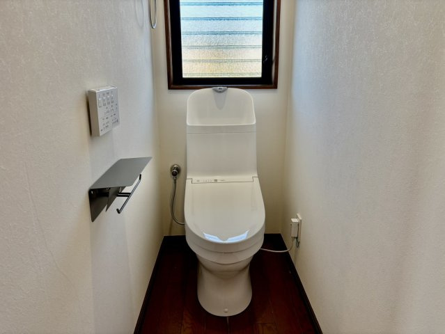 豊橋市王ヶ崎町字宮脇のトイレ|2階にもトイレがあり、生活動線がスムーズです。
就寝時や朝の混雑時にも便利にお使いいただけます。