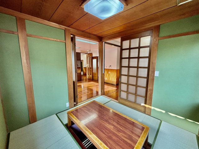 豊橋市王ヶ崎町字宮脇の和室|リビングに隣接した和室は、来客時用スペースとしても活躍できます。