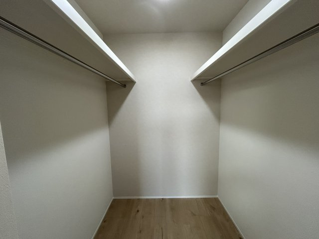 豊橋市牟呂町字大塚　4号棟の収納|家族みんなで使えるファミリークローゼット！衣類や日用品をまとめて収納でき、片付けもスムーズです！