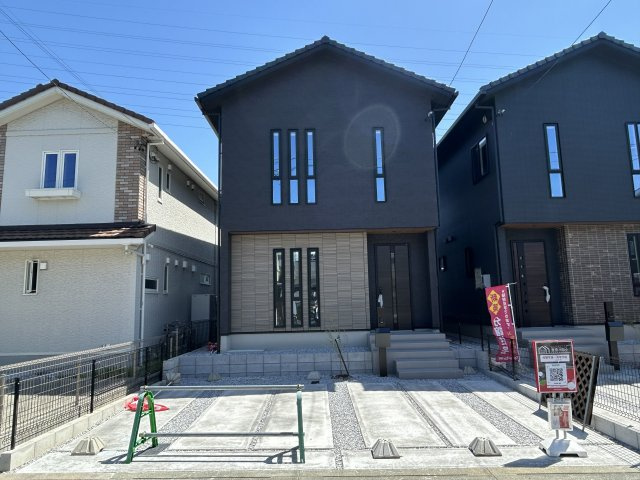 豊橋市牟呂町字大塚　4号棟の駐車場|広々とした駐車スペースを確保！並列3台駐車可能◎					
