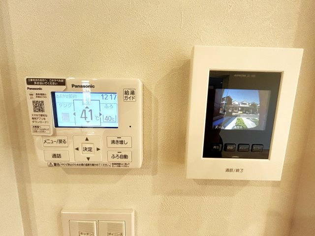 豊橋市牟呂町字大塚の設備|TVモニター付きインターフォンあり！来訪者の顔をモニターで確認できるので、防犯性が高く安心して対応できます！												
