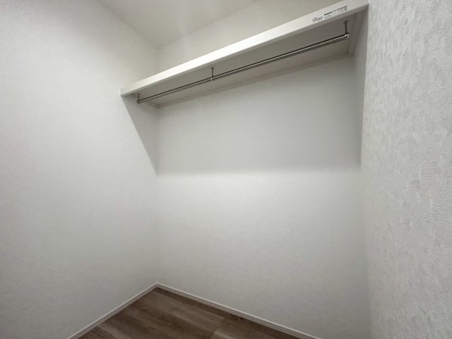 豊橋市西幸町字笠松の新築一戸建のその他|WICは季節毎の洋服はもちろん、お子様の思い出品や旅行バックもしっかり収納することができます！