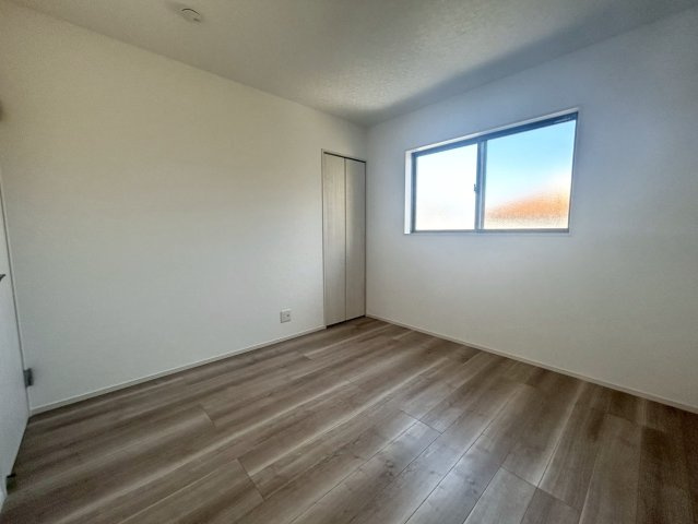 豊橋市西幸町字笠松の新築一戸建の洋室|6,1帖の洋室はお仕事部屋でも趣味部屋でも物置部屋でも
多種多様にご使用いただけます◯