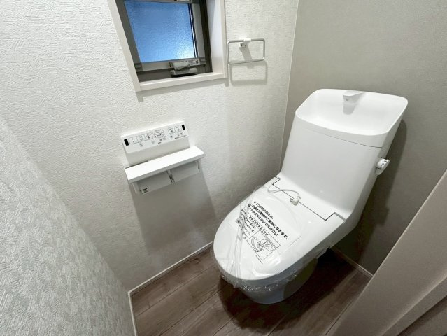 豊橋市西幸町字笠松の新築一戸建のトイレ|温水洗浄便座は寒い冬もヒヤリとする事なく快適にご使用いただけます！