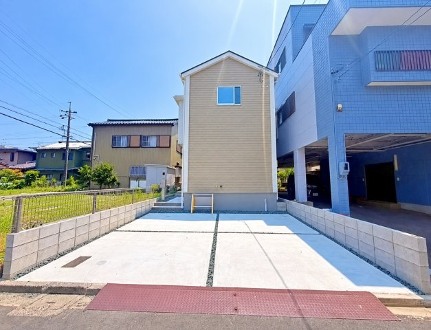 豊橋市西幸町字笠松の新築一戸建の外観|並列2台駐車可能になります