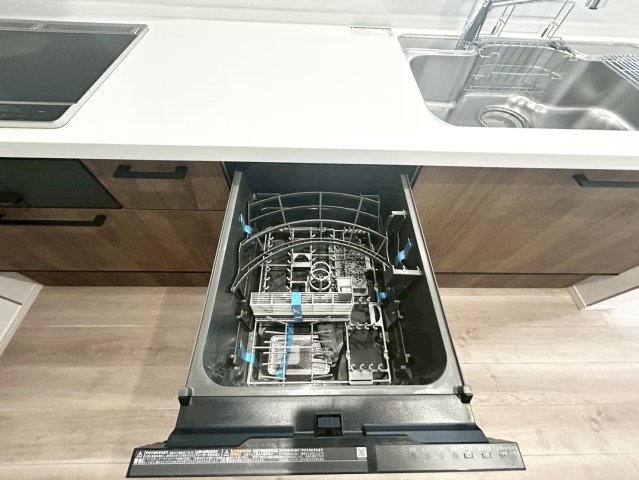 豊橋市西幸町字笠松の新築一戸建のその他|欠かせない食洗機♪
お皿洗いの時間を短縮し、家族時間を確保してくれます！