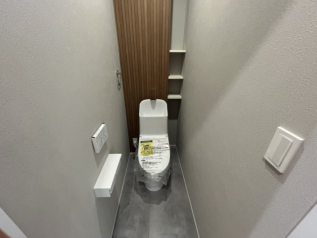豊橋市牟呂町字大塚のトイレ|ウォシュレット機能付きの温水洗浄便座を完備しております！寒い冬もヒヤリとすることなく快適にご使用いただけます！