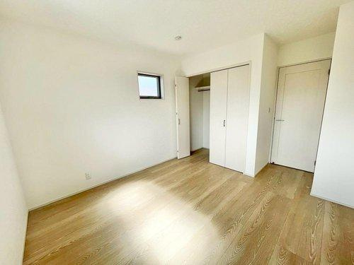 豊橋市北島町第１　2号棟の内装|【2階　洋室6.6帖】
収納充実◎
趣味部屋でも良し、子供部屋でも良し、お仕事部屋でも良し◎