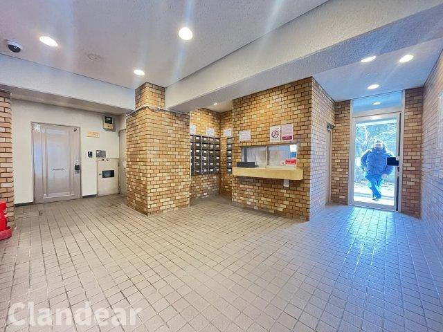 朝日プラザ八広のロビー|ドキドキの新生活も、安心してスタート。ぴったりの住まいを見つけませんか？クランディアが一緒に住まい選びをサポートします‼　まずは、お気軽にお問合せください　＃クランディア