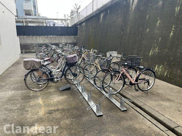 朝日プラザ八広の駐輪場|ドキドキの新生活も、安心してスタート。ぴったりの住まいを見つけませんか？クランディアが一緒に住まい選びをサポートします‼　まずは、お気軽にお問合せください　＃クランディア