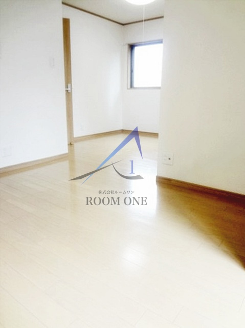 堀井様貸家の居間・リビング|洋室のお部屋です。