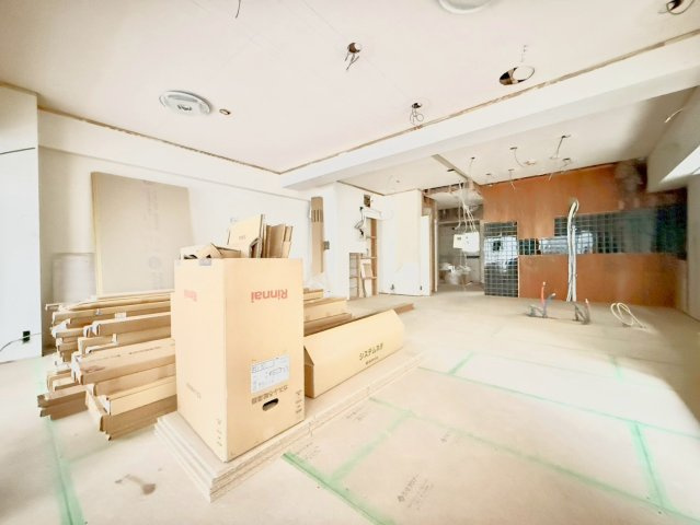 ライオンズマンション池袋第３の居間・リビング|2026.05.24撮影

現地ご見学希望・資料請求などお気軽にお問い合わせ下さい！
03-5990-5201