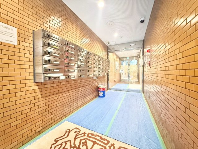 ライオンズマンション池袋第３のエントランス|2026.05.24撮影

現地ご見学希望・資料請求などお気軽にお問い合わせ下さい！
03-5990-5201