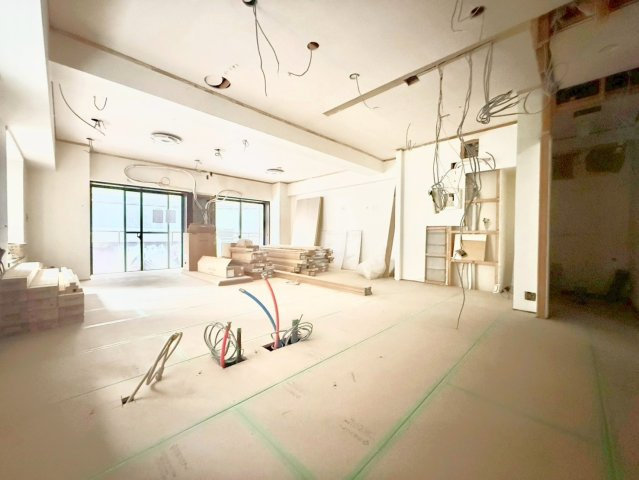 ライオンズマンション池袋第３の居間・リビング|2026.05.24撮影

現地ご見学希望・資料請求などお気軽にお問い合わせ下さい！
03-5990-5201