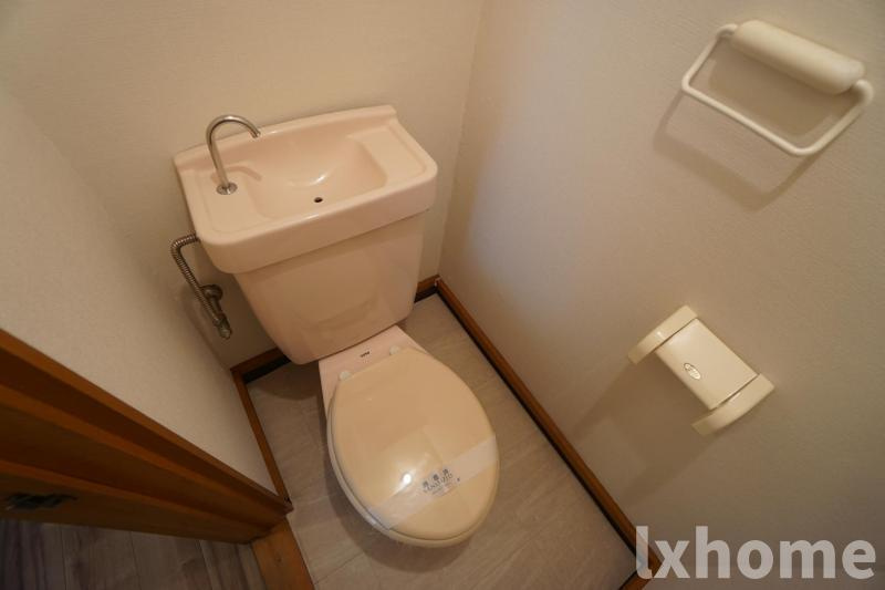 シティーコープ庄のトイレ|落ち着いた色調のトイレです