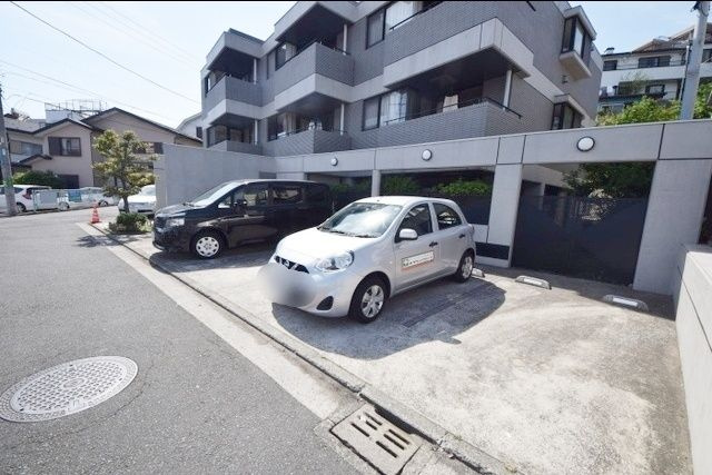 ヴィラＫＭの駐車場