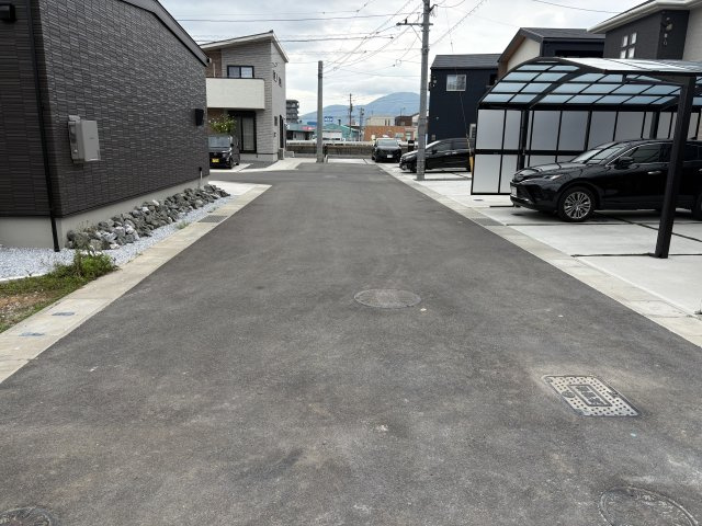 Adoble+小倉南区朽網東2丁目2期　の前面道路含む現地写真|前面道路幅員約6.02メートル
