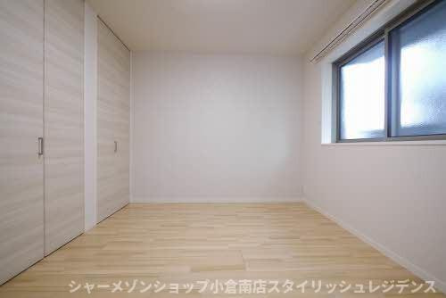 ガーデンＲＥＩ足立山麓の居間・リビング