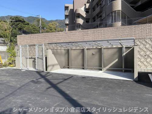 ガーデンＲＥＩ足立山麓の駐車場