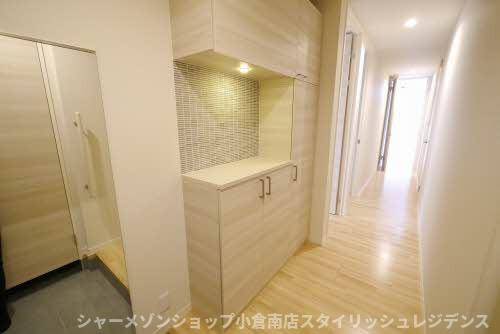ガーデンＲＥＩ足立山麓の玄関