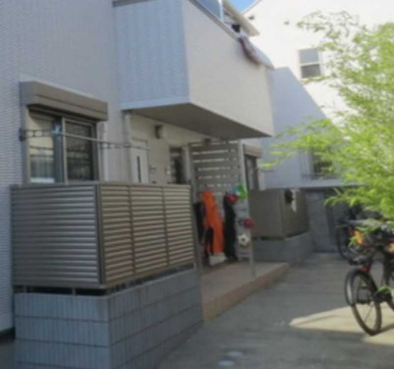 エミール上馬　南向き　南西角部屋　オートバスのエントランス