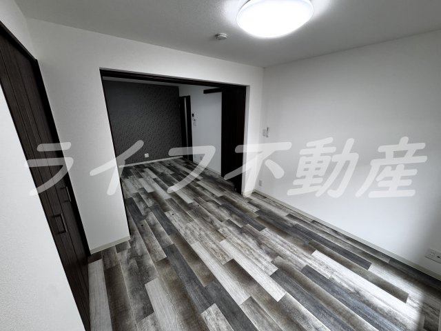 クリエオーレ玉串元町の洋室|使い勝手のいい洋室です