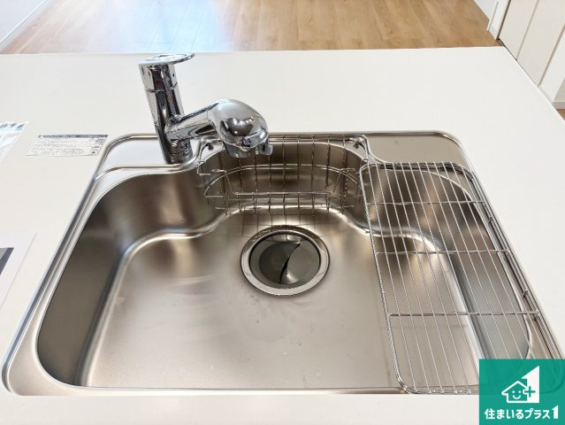 箕面市新稲　第1期　新築一戸建ての設備|浄水器を内蔵！炊飯時、お茶を作る時に安心してお水を使えます！お湯と冷水、浄水と原水、シャワーの切替えもワンタッチです！