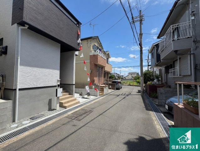 箕面市新稲　第1期　新築一戸建ての前面道路含む現地写真|車通りの少ない前面道路！お子様がいらっしゃるご家族でも安心！