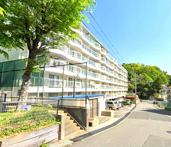 コボリマンション夙川老松台B棟の外観|落ち着いたくらしをかなえる閑静な住宅街。
