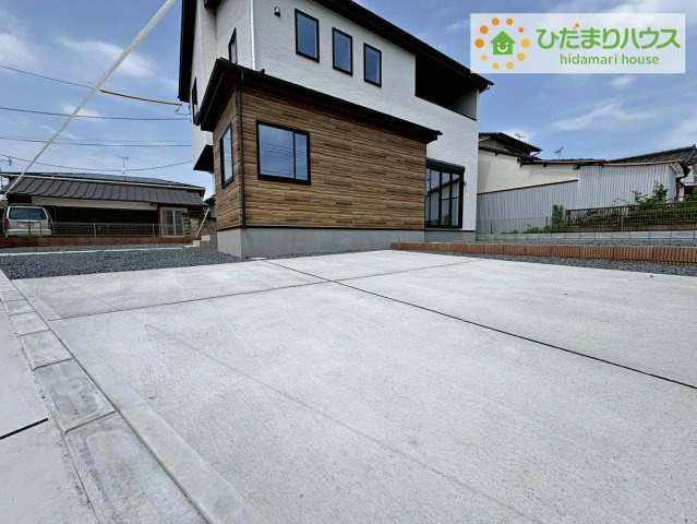 常陸太田市磯部町1期　新築戸建の駐車場|マイホームなら駐車場代がかかりません。しかも、自宅の駐車場で洗車ができます！今までコイン洗車に行っていた手間も省けて、節約にもつながります(^^♪