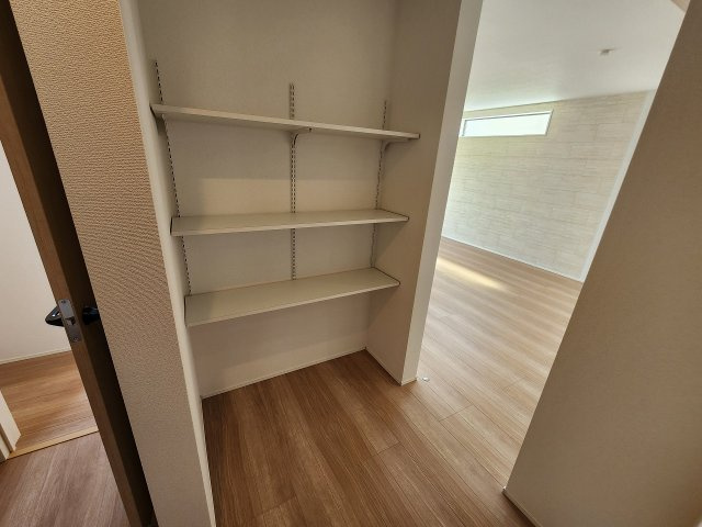 GRAFARE 高崎市下中居町2期 新築2号棟の収納|キッチン 現地撮影