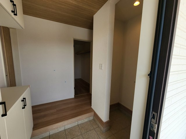 GRAFARE 高崎市下中居町2期 新築2号棟の玄関|現地撮影