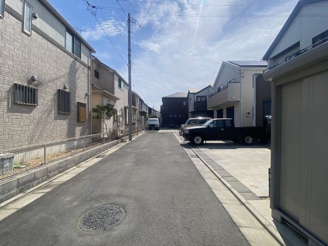 中古戸建　清瀬市中里4丁目の前面道路含む現地写真
