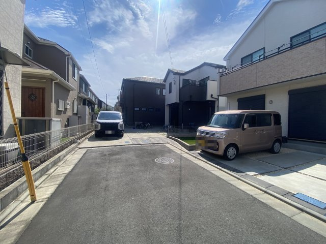 中古戸建　清瀬市中里4丁目の前面道路含む現地写真
