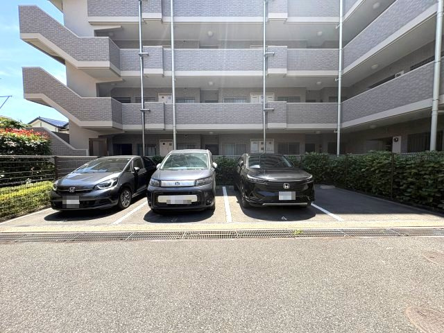 ステイツ戸田公園けやき通りの駐車場