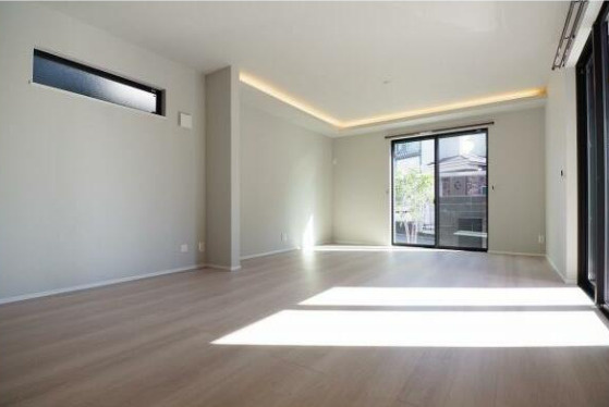 峰岡町2丁目戸建の居間・リビング