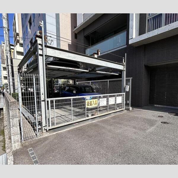 ES-Grande江坂公園の駐車場