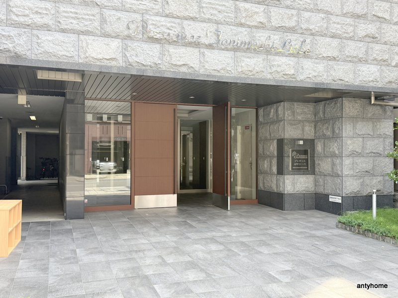 プレサンス谷町リーベ　仲介手数料無料のエントランス