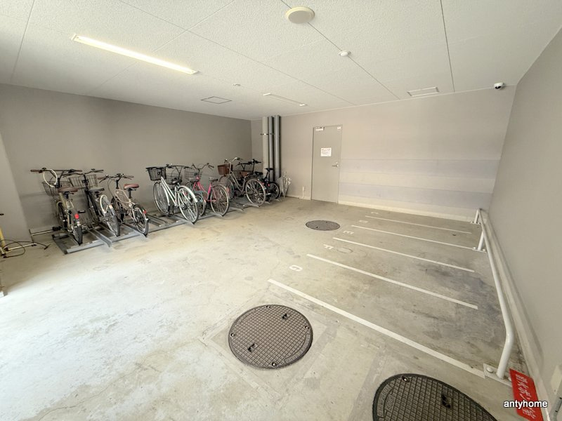 プレサンス谷町リーベ　仲介手数料無料の駐車場