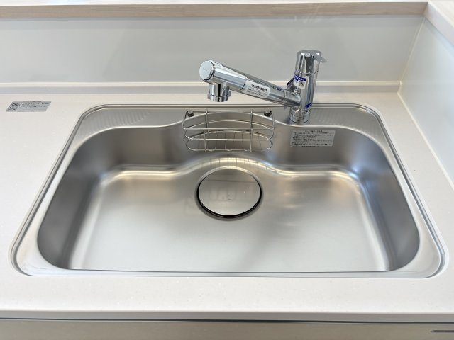 Adobeー小倉南区中吉田3丁目４期　のキッチン|内容：浄水器一体型シャワー水栓完備しています。