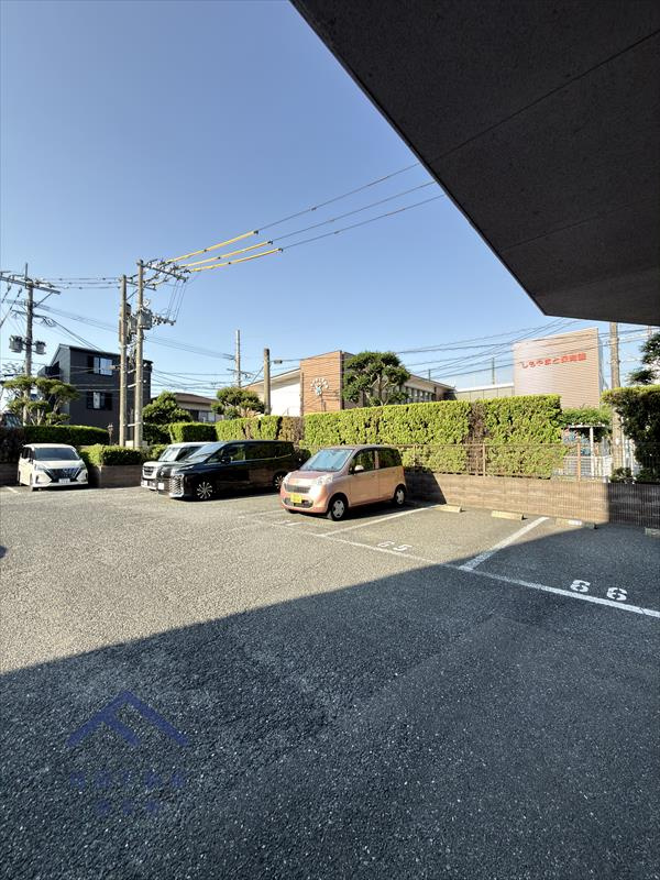 アンピール・リュエル姪浜壱番館の駐車場